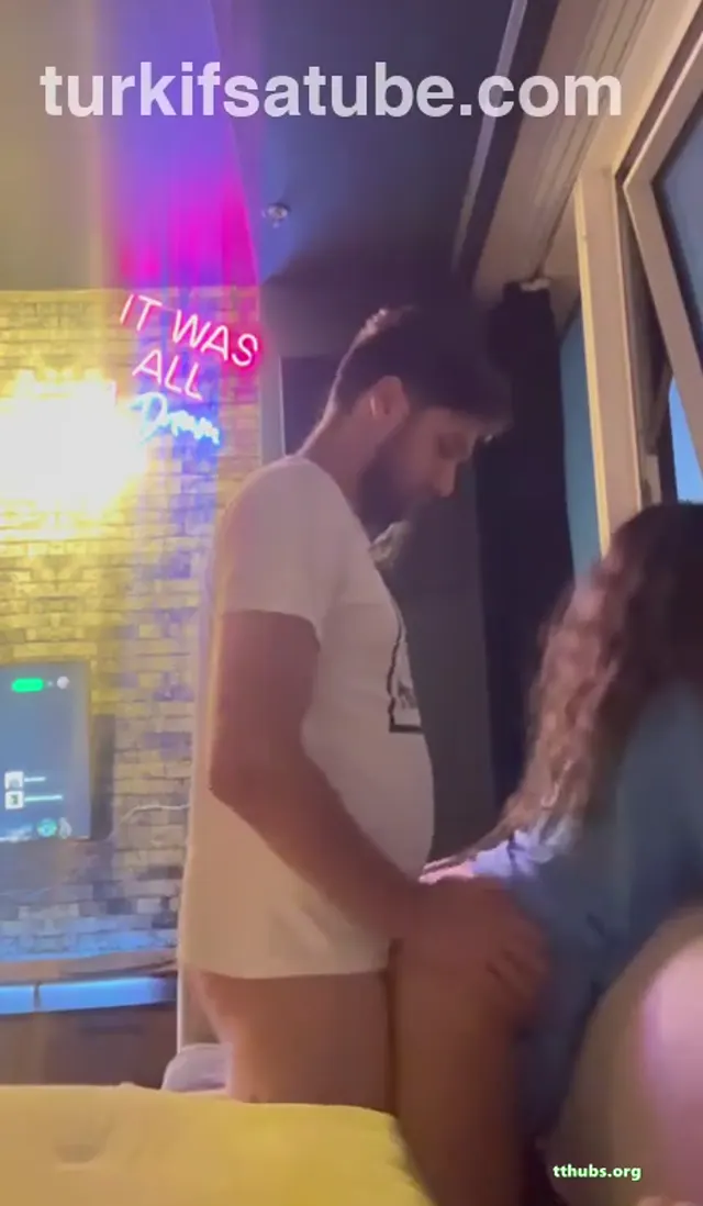1Cook1Barmaid Simasimal Ciftinin Ozelden Alinan 200Usd Degerinde Videosu 22102025 — 1Cook1Barmaid — Türk ifşa · sahne 1