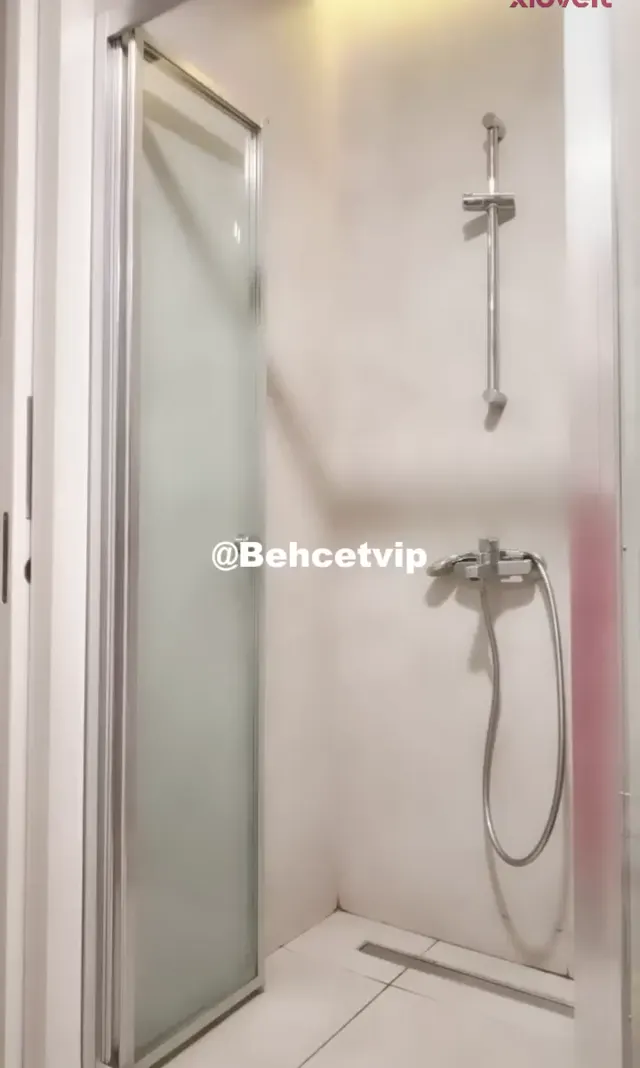 Acemiyim öğretir misin isimli Tango yayıncısı — Canlı Yayınlar · sahne 3