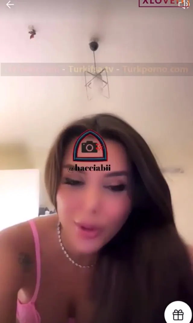 Tango Ada Kumsal — Ada Kumsal ifşa Pembe iç çamaşırlı video çekti · sahne 1