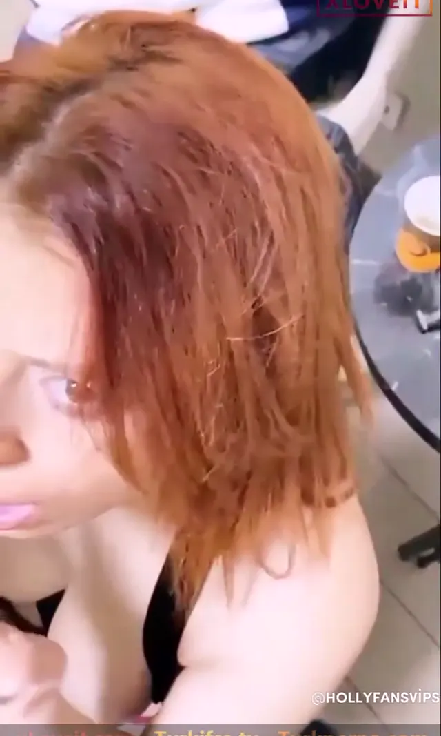 Hottie Kittyy — Ağza boşalma Porno Hottie Kittyyy 2 elemana sakso çekip boşalttı · sahne 3