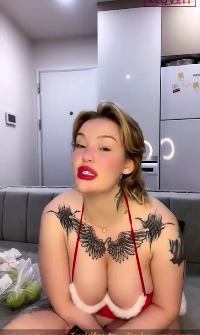 Arzu Yılmaz ifşa Türk milf hatun yılbaşı kostümü giyindi — Arzu Yılmaz — Canlı Yayınlar · sahne 2