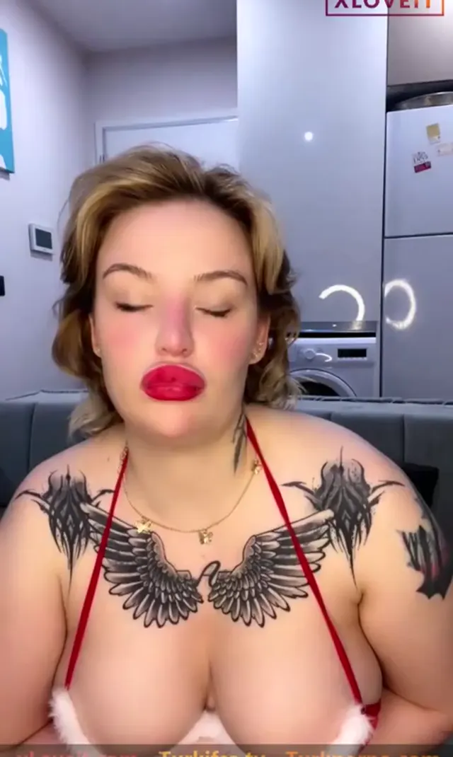 Arzu Yılmaz ifşa Türk milf hatun yılbaşı kostümü giyindi — Arzu Yılmaz — Canlı Yayınlar · sahne 3