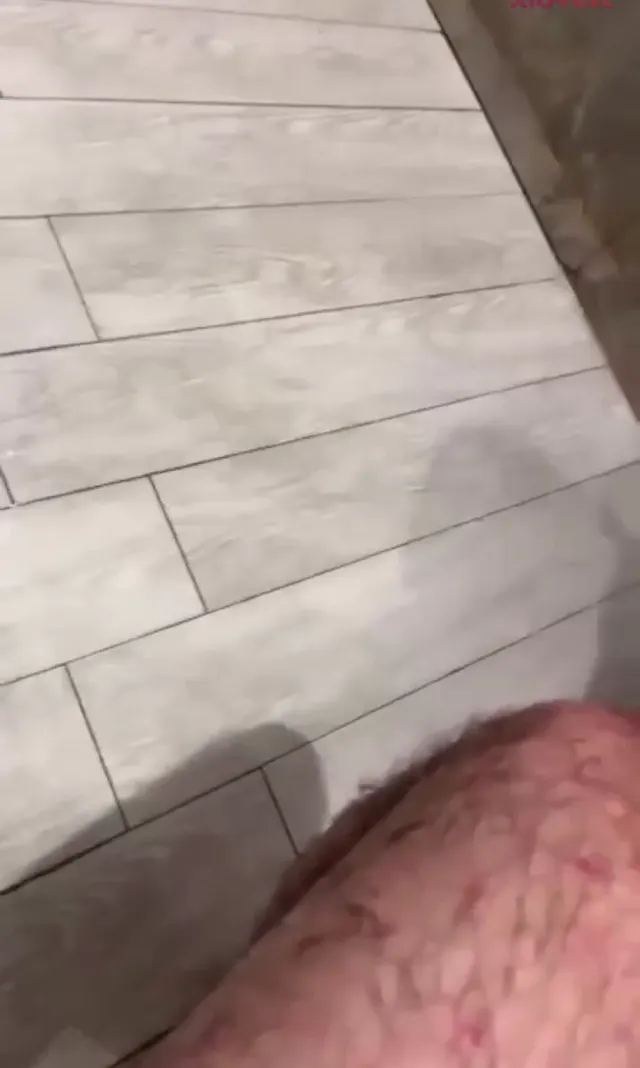 Asena otel odasında sikilip duşa girince 2 postayı duşta yedi — Konulu Porno · sahne 3