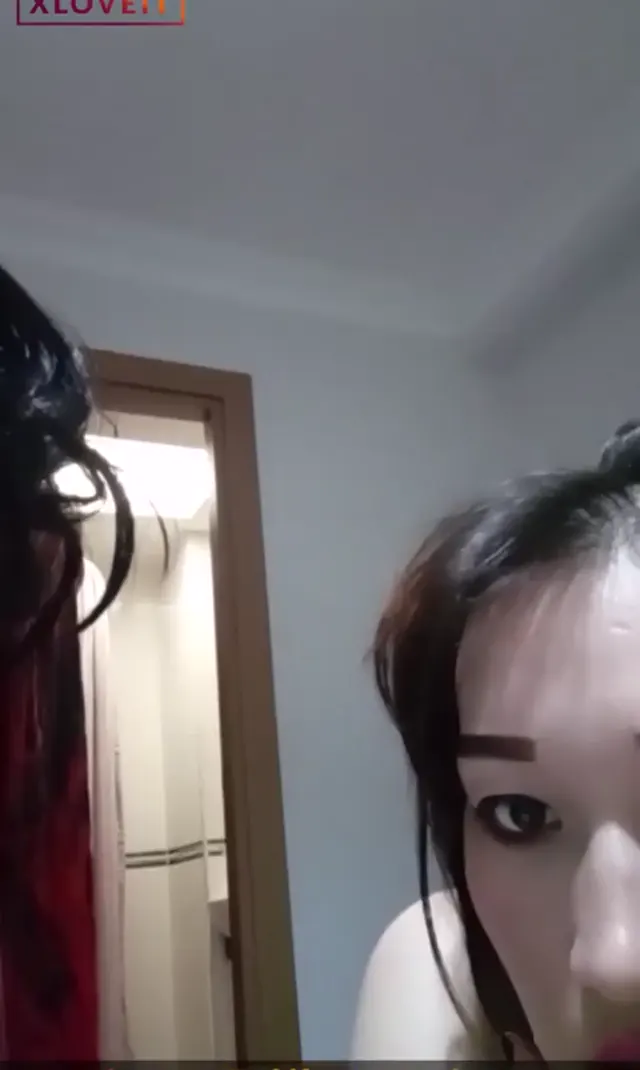 Ateşli Pornolar izle Hatun deli gibi yarrak yaladı — Amatör Porno · sahne 1