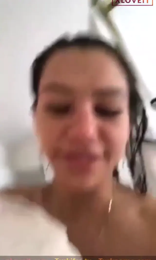 Ayla Günsüz ifşa 2 seksi çıplak hatun birbirini okşadı — Ayla Günsüz — Canlı Yayınlar · sahne 1