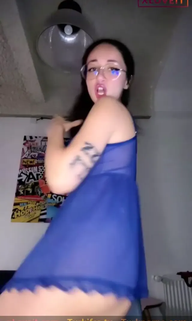 Tango Ayla — Ayla ifşa Mavi gecelikli nude showunu seyret · sahne 2