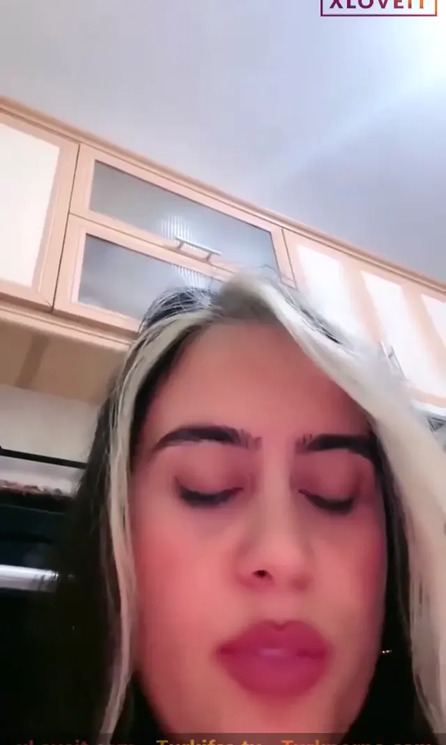 Ayşe Elbi ifşa Milf hatun amcık manzaralı uzun yayın yaptı — Ayşe Elbi — Canlı Yayınlar · sahne 2