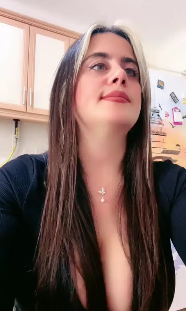 Ayşe Elbi ifşa Dışardan gelip canlı yayın açtı — Ayşe Elbi — Canlı Yayınlar · sahne 3