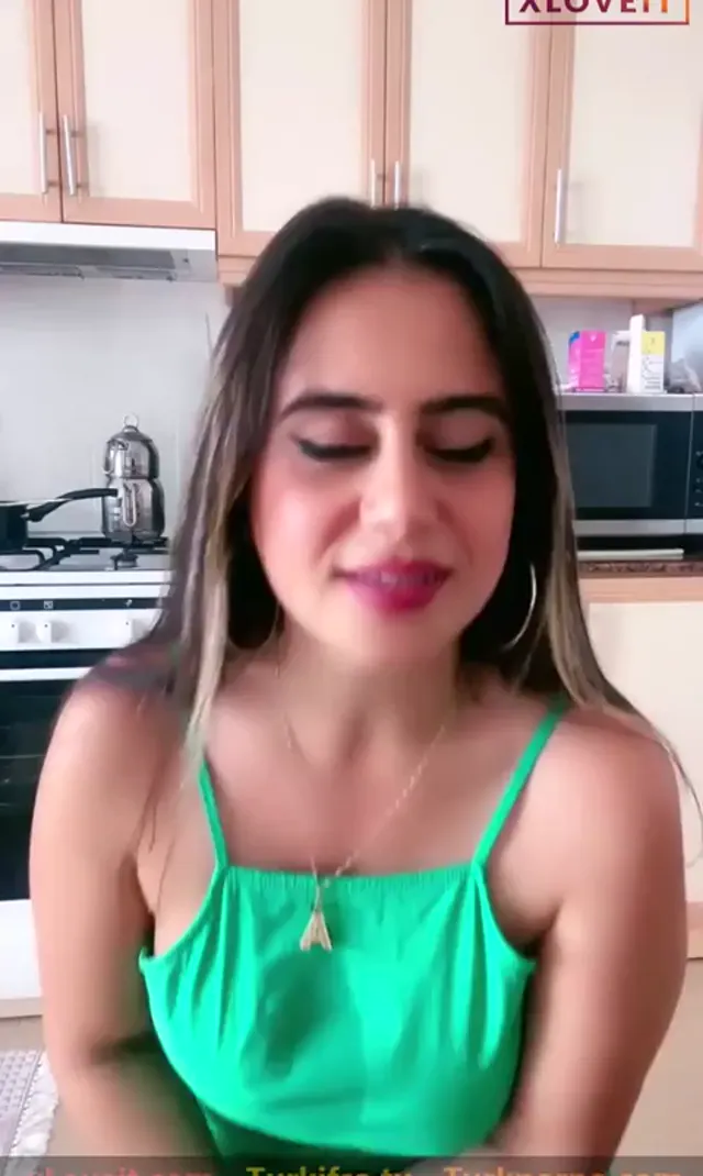 Ayşe Elbi ifşa Gündüz mutfakta canlı yayınını seyret — Ayşe Elbi — Canlı Yayınlar · sahne 3