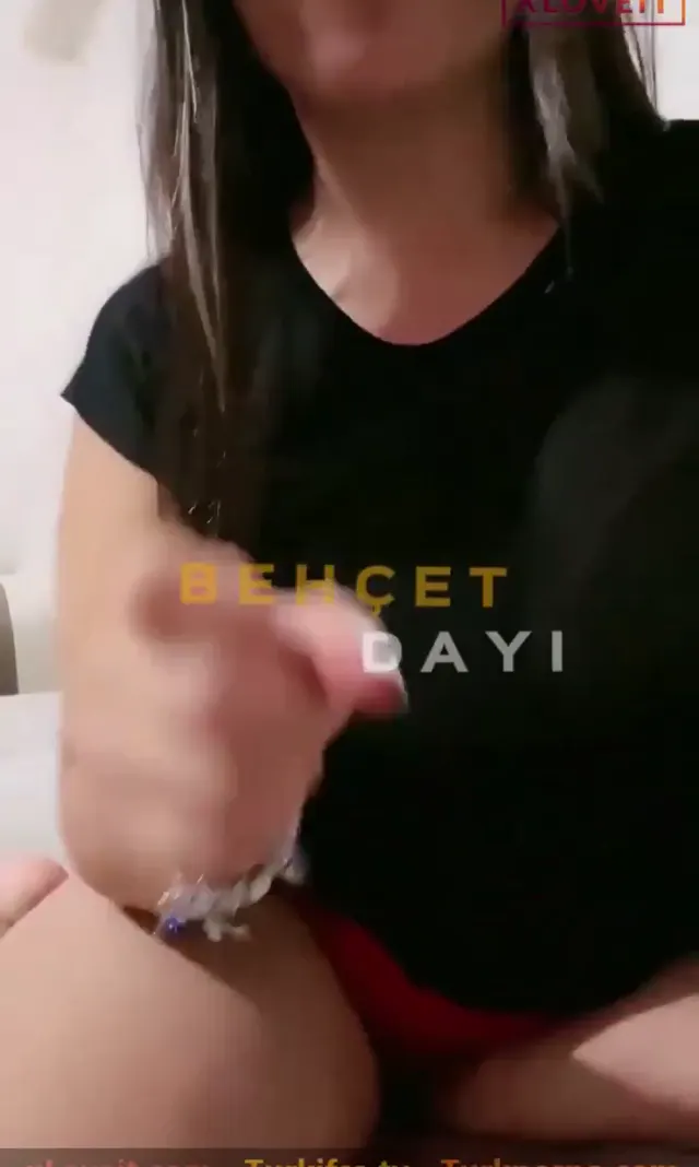 Ayşe Elbi ifşa Kırmızı külotuyla canlı yayında — Ayşe Elbi — Canlı Yayınlar · sahne 1