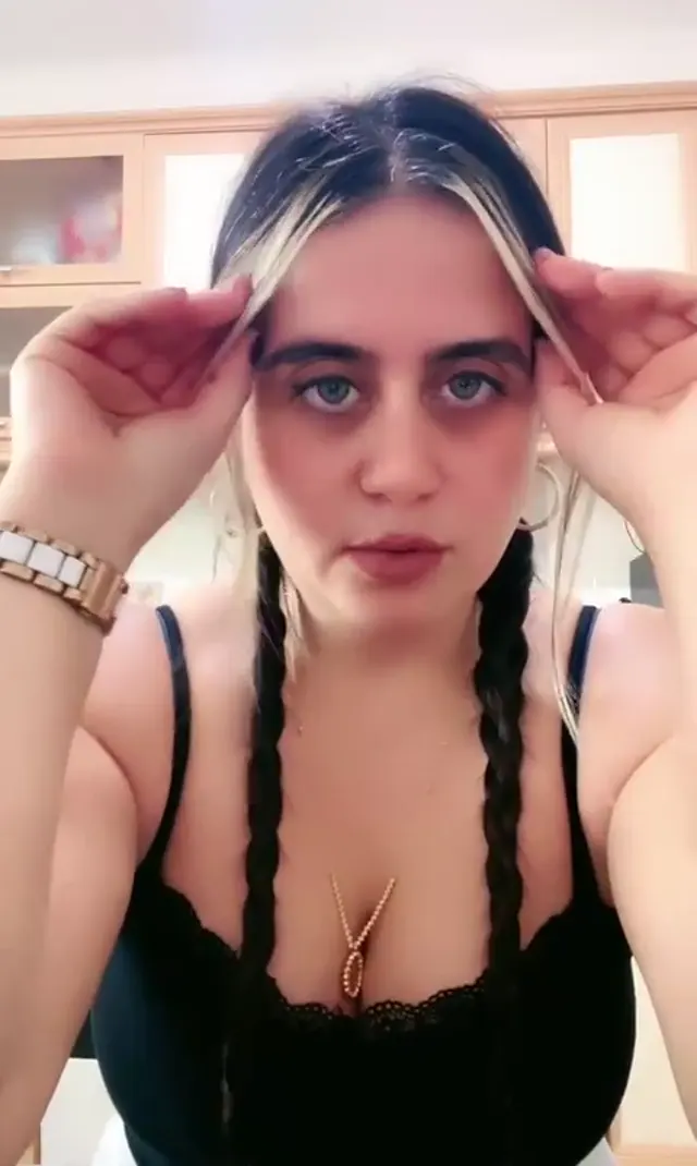 Ayşe Elbi ifşa Saçları örülü normal yayını — Ayşe Elbi — Canlı Yayınlar · sahne 1