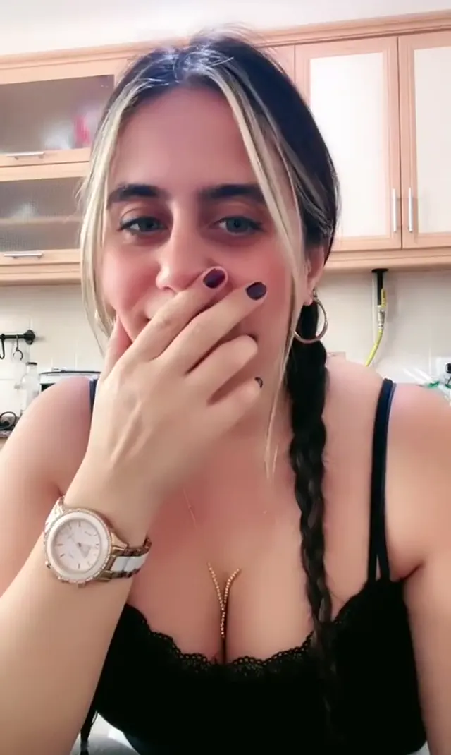 Ayşe Elbi ifşa Saçları örülü normal yayını — Ayşe Elbi — Canlı Yayınlar · sahne 2