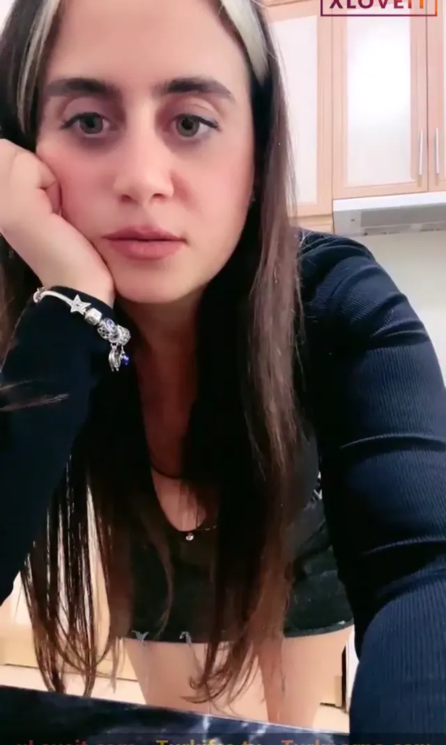 Ayşe Elbi ifşa Yayında kot eteğiyle halay çekti — Ayşe Elbi — Canlı Yayınlar · sahne 2