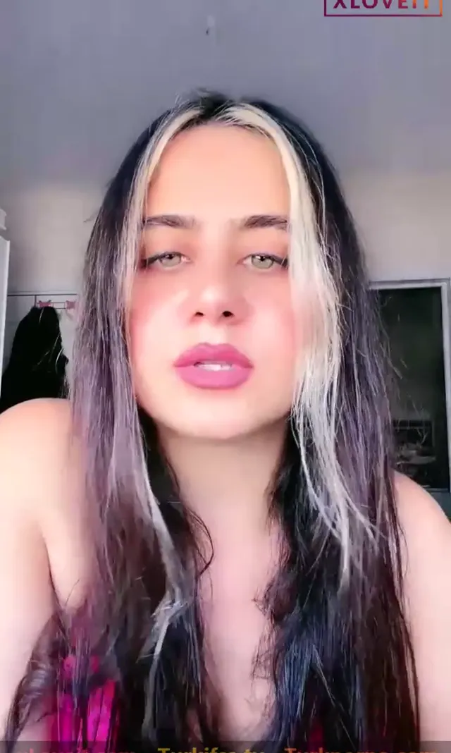 Ayşe Elbi ifşa Mayolu yayında memelerini salladı — Ayşe Elbi — Canlı Yayınlar · sahne 1