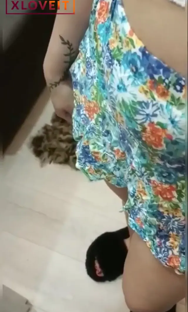 Babasının yeni genç karısını sikiyor — Amatör Porno · sahne 1