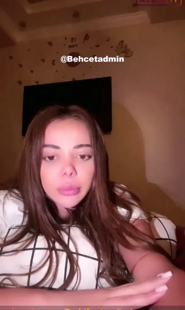 Babe ifşa Güzel kız dayanamayıp meme amcık gösterdi — Canlı Yayınlar · sahne 1