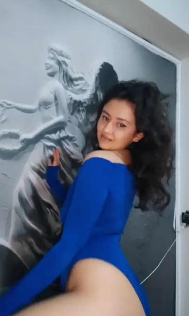 BigAss ifşa Kıvırcık hatunun full yayınını seyret — BigAss — Canlı Yayınlar · sahne 3