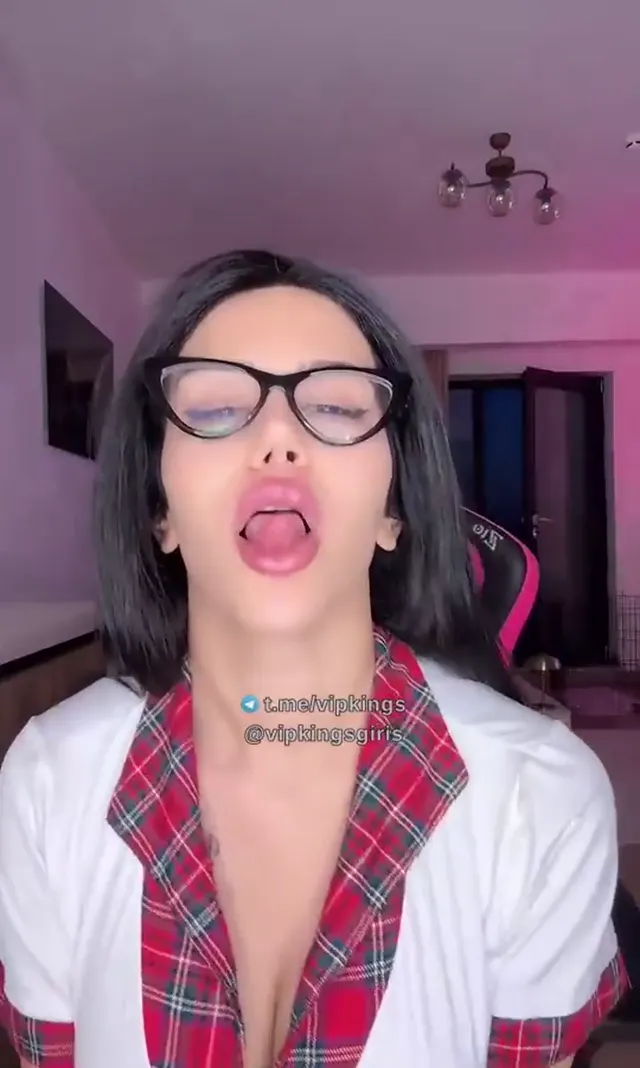 Bigo Burcu ifşa – Kolejli kostümlü yayında — Burcu — Canlı Yayınlar · sahne 2