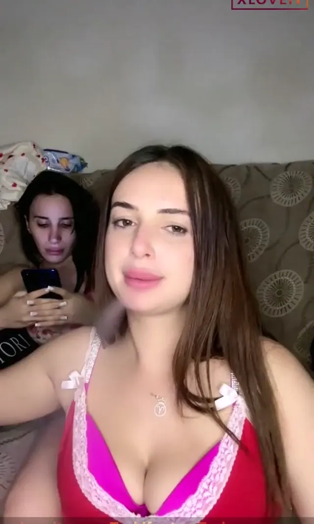 Biricik ifşa kız arkadaşıyla deli deli hareketler yaptı — Tango Biricik — Canlı Yayınlar · sahne 2