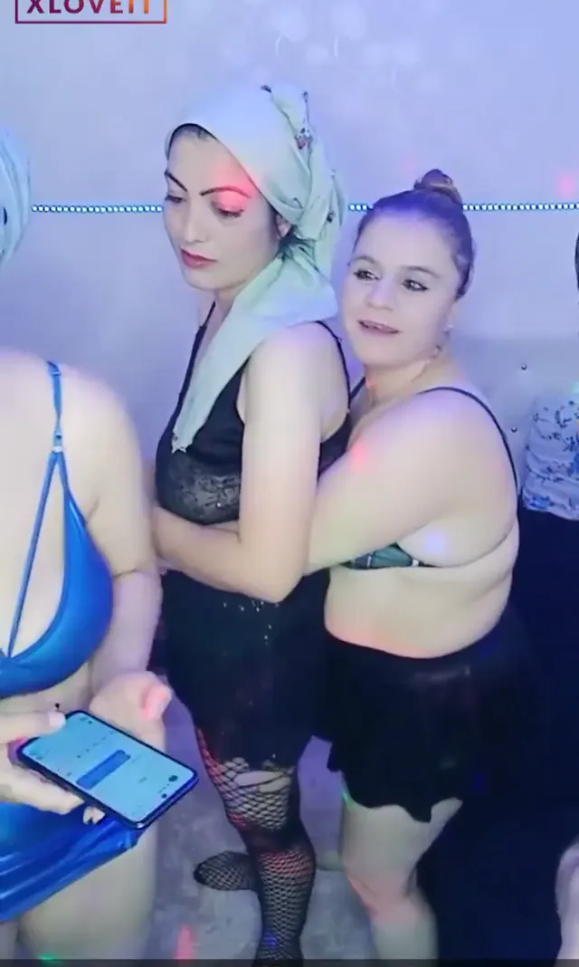 Biz 2 Aşık ifşa Türk Swinger çiftleri — Mobil Porno · sahne 3