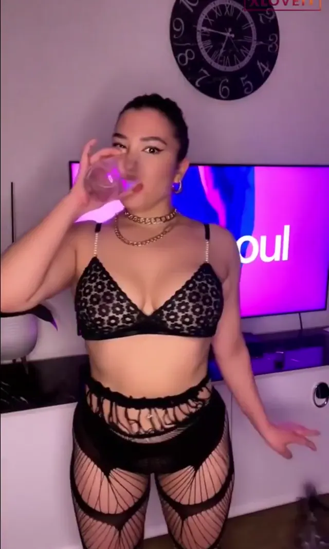 Burcu Yıldız ifşa Jartiyerli full yayın videosu — Burcu Yıldız — Canlı Yayınlar · sahne 2