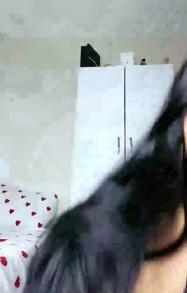 Çilekli Kız ifşa yayında kalçalarını tokatladı — Tango Çilekli Kız — Bedava Porno · sahne 1