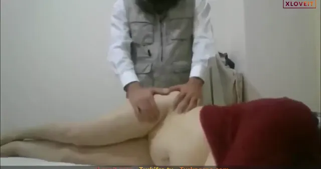 Cinci Hoca Porno Türbanlı olgunu sikerek tedavi etme peşinde — Amatör Porno · sahne 2