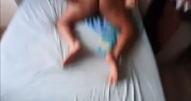 Cuckold Türk Porno Karısını kuvvetli adama siktirdi — Mobil Porno · sahne 1