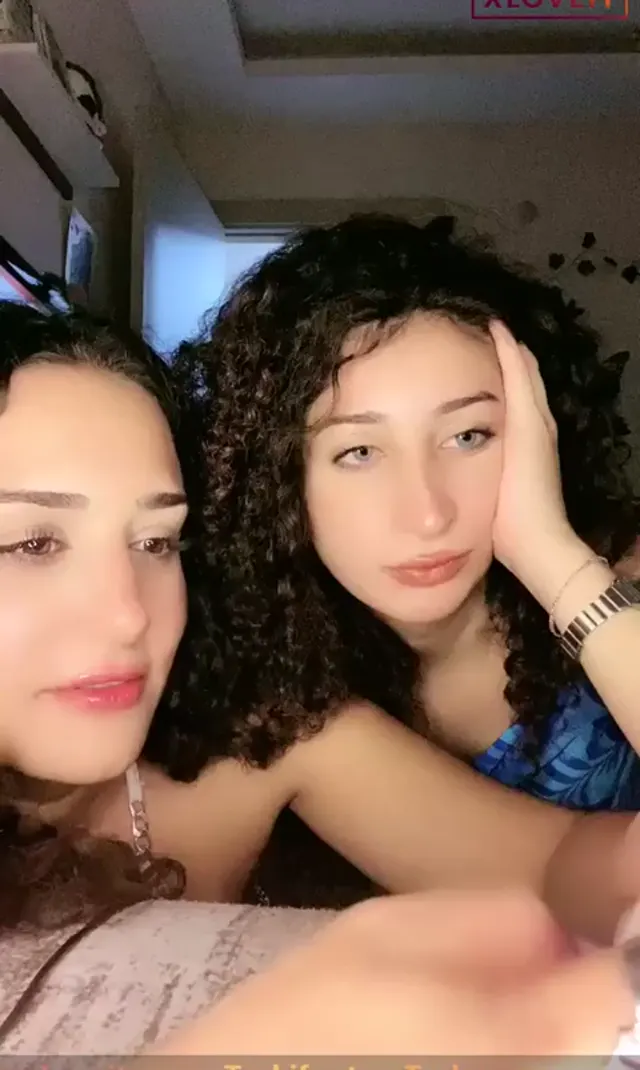 Curly ifşa 2 Kıvırcık kaşarın canlı yayını — Curly — Canlı Yayınlar · sahne 1