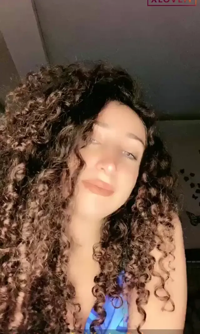 Curly ifşa 2 Kıvırcık kaşarın canlı yayını — Curly — Canlı Yayınlar · sahne 3