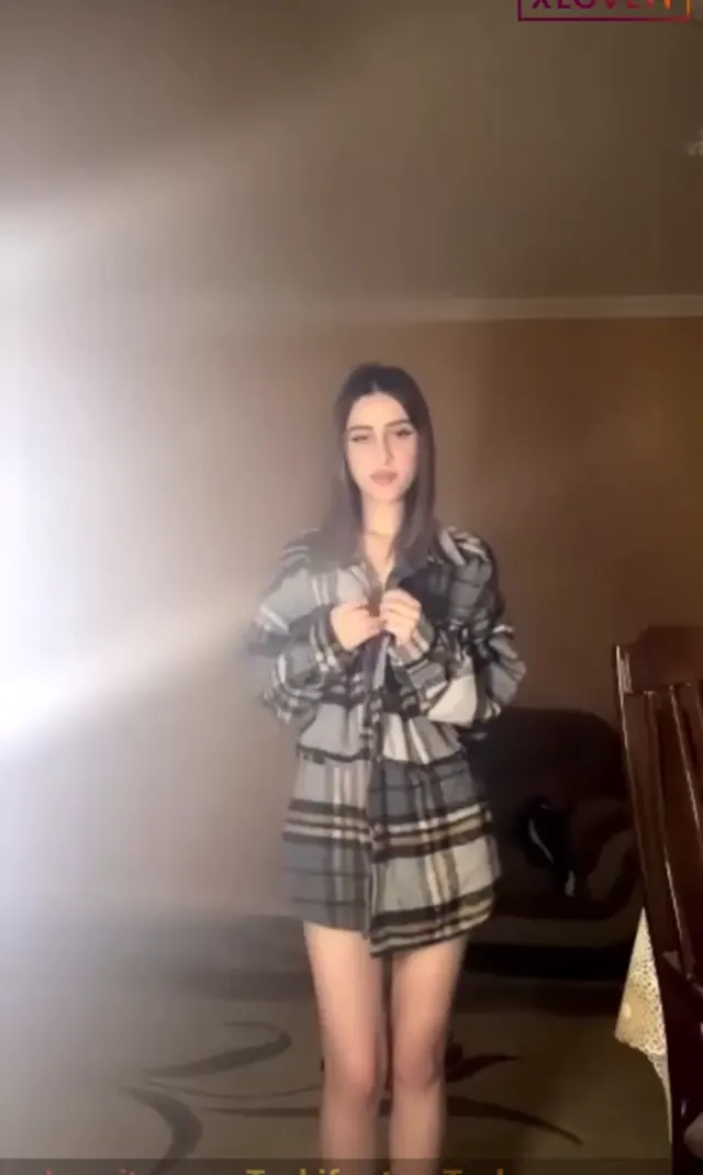 Damla ifşa Çıtır kızın büyük gömlekli yayını — Damla — Canlı Yayınlar · sahne 1