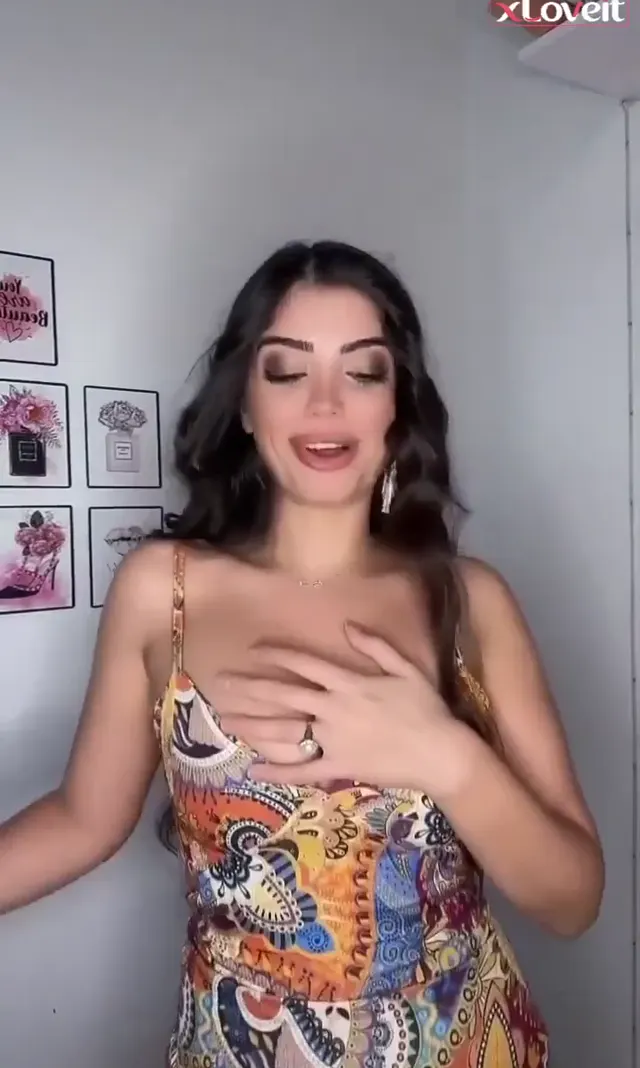 Dilşah Gülşah Çelik — Dilşah Gülşah Çelik ifşa Kürt kızından sexy videolar · sahne 2