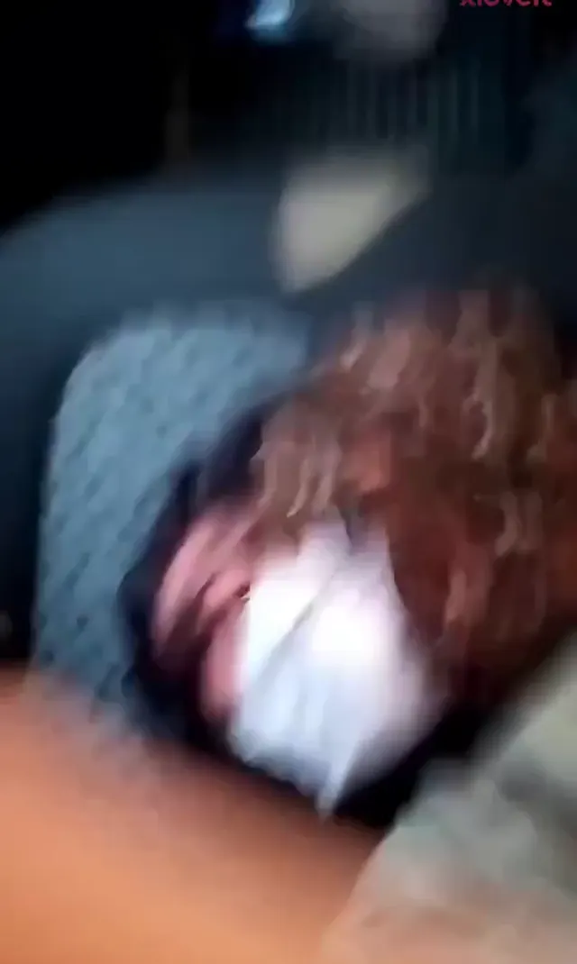Dul kadını aile evinden alıp arabada sikti — Amatör Porno · sahne 3