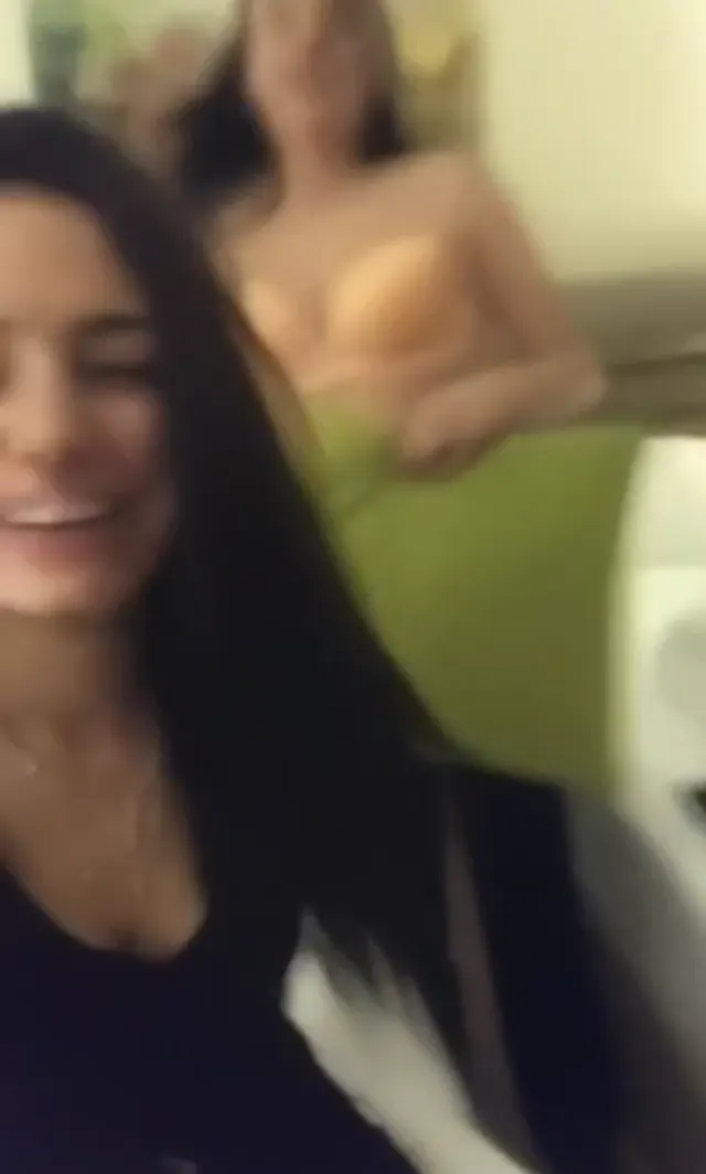 Ece Ronay — Ece Ronay ifşa Canlı yayın videosunu seyret · sahne 1