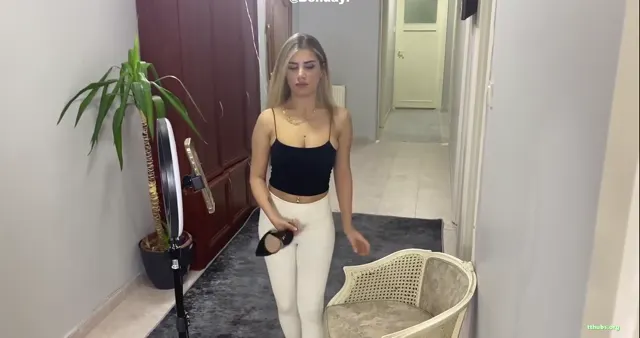 Esmerella — Esmerella #Esmerella · sahne 2