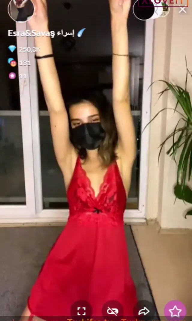Esra Savaş Porno Genç çift sikişip amının üstüne boşaldı — Amatör Porno · sahne 1