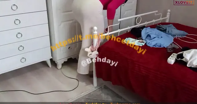 Fatma ile her telden ifşa Süpürgeyle evi çekti — Fatma ile Her Telden — Türk ifşa · sahne 2