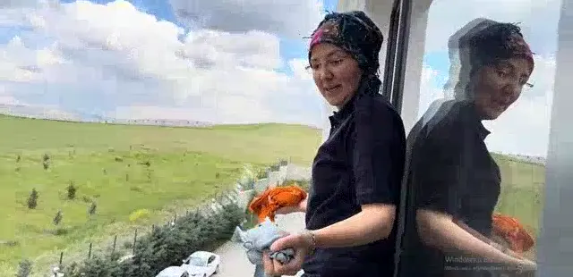 Fatma ile her telden ifşa Yeni evinin camlarını sildi — Fatma ile Her Telden — Bedava Porno · sahne 2