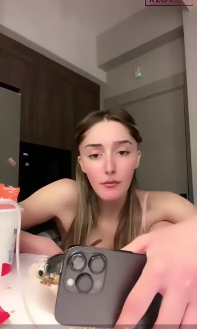 Freedom Girl ifşa iç çamaşırlı yayında bişiler yedi — Canlı Yayınlar · sahne 3