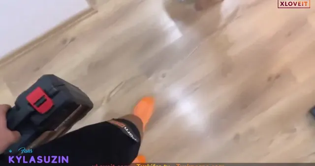 Tesisatçı Porno Konulu HD Gemici kocasını boru ustasıyla aldattı — KylaSuzin — Konulu Porno · sahne 1
