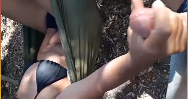 Hamakta el işi merdivende oral seks — Amatör Porno · sahne 3