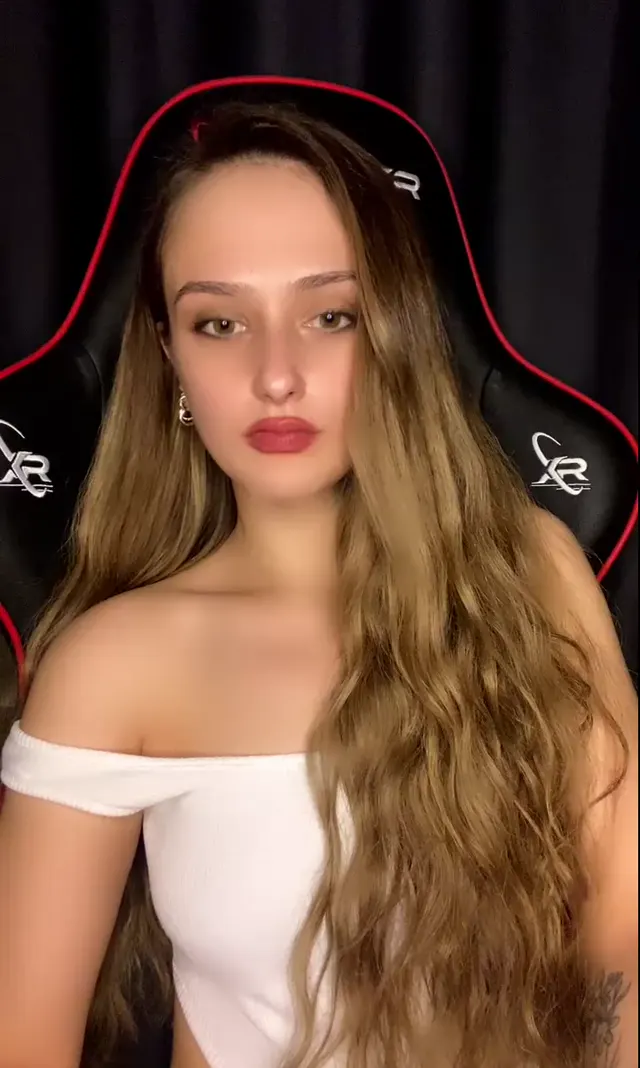 Tango Helga — Helga · sahne 1