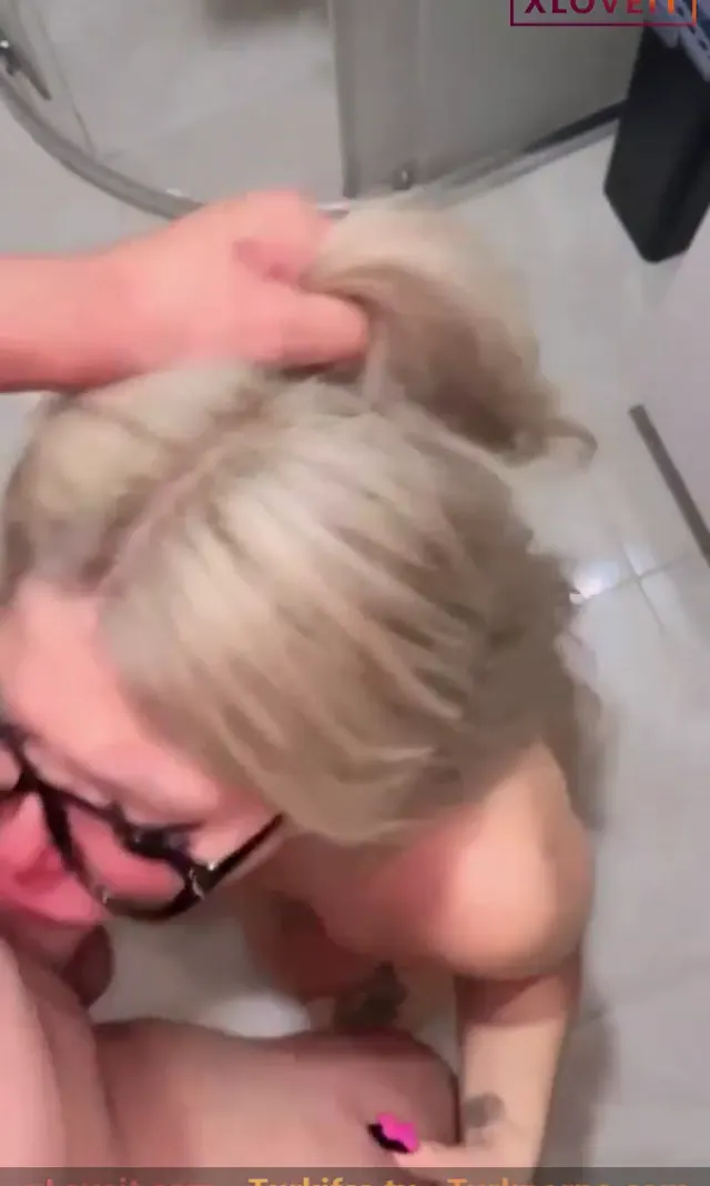 Hello Despina Porno Sakso çekip banyoda sex yaptı — HelloDespina — Mobil Porno · sahne 3