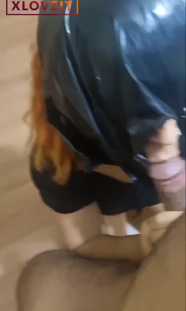 Kafasına poşet geçirip sakso çektiriyor — Amatör Porno · sahne 2