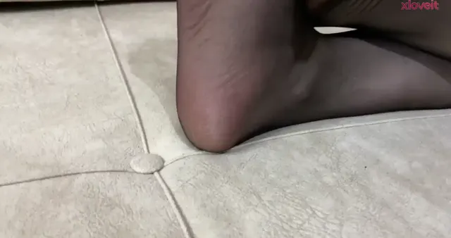 Keyifhane Mistress Külotlu çoraplı bacaklarını sergiledi — Keyifhane — Türk ifşa · sahne 1