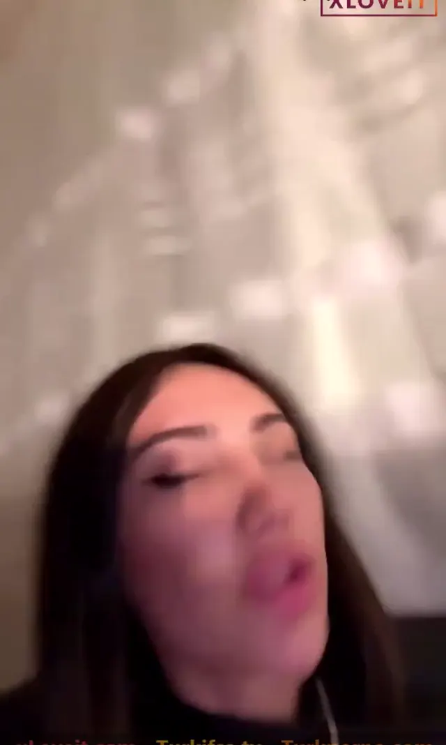 Kimsesiz Ebru — Kimsesiz Ebru ifşa Dildo yetmedi amına parmak soktu · sahne 3
