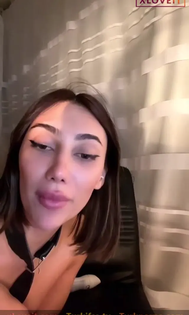Kimsesiz Ebru — Kimsesiz Ebru ifşa Parfüm şişesine sakso çekti · sahne 2