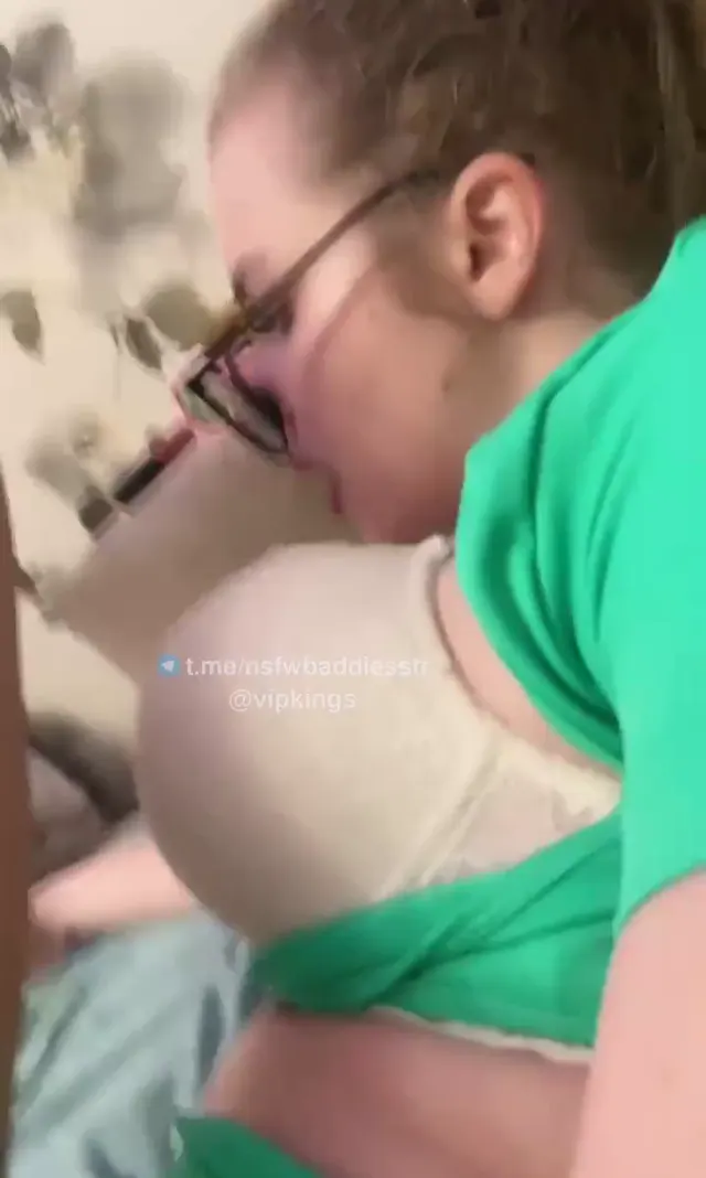Kitty Kiss ifşa Tokmakçısının yanında soyundu — Canlı Yayınlar · sahne 1