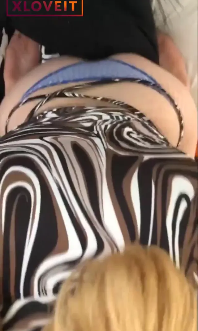 Komşu kızından ateşli sakso — Amatör Porno · sahne 2