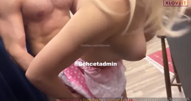 DilaMete — Konulu Porno Film Dilamete hizmetçi olup sakso çekip sikişti · sahne 3